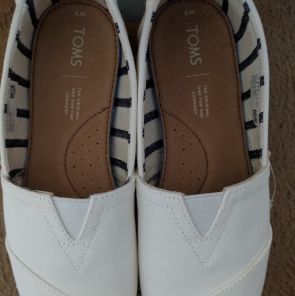 Toms Shoes - Toms white canvas shoes